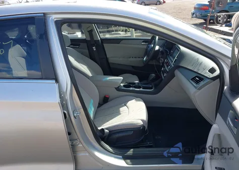 2018 Hyundai Sonata Se z USA, uszkodzony, nr VIN 5NPE24AF9JH607755